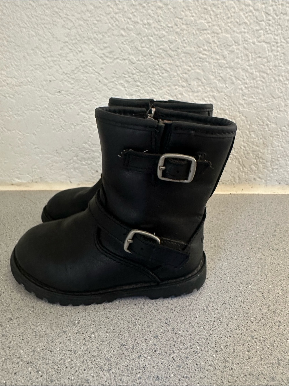 UGG Kids Black
